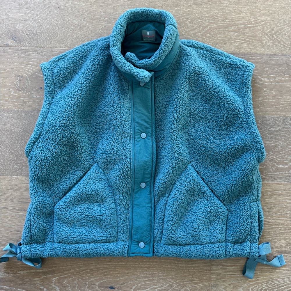FP Movement Scout it Out Midnight Jade Sherpa Oversized Vest Size Medium